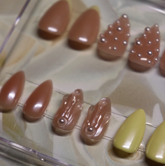 Coquette Pink & Yellow Handmade Luxury Reusable Press-on Nails - Picture 3 of 4